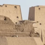 Entrada al templo de Edfú en Egipto