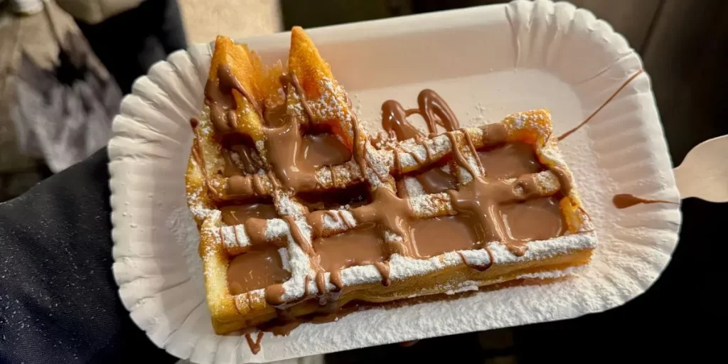 Mercado de los Ángeles, Colonia, Gofre con forma de Catedral