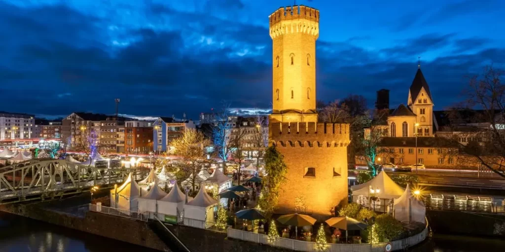 Mercado del puerto en Colonia, en Navidad, Alemania